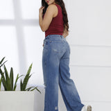 STRAIGHT JEAN CON DESGASTES Y BOTÓN CRUZADO